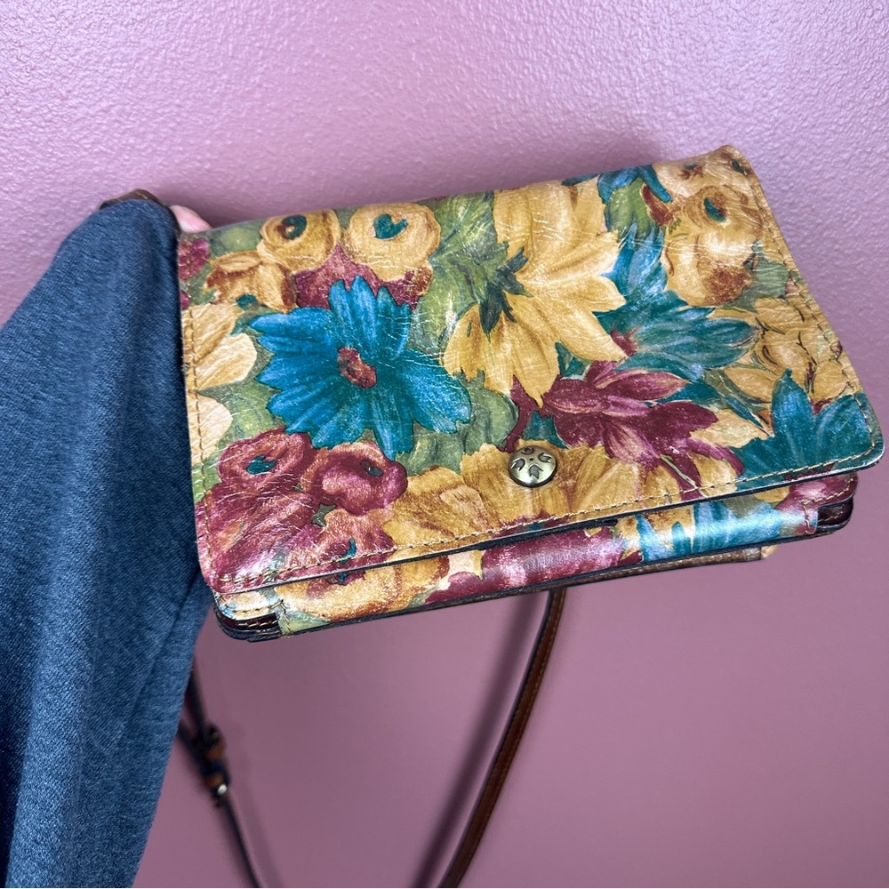 Patricia Nash Leather Floral Design Spring Multi Organizer Crossbody - Picture 3 of 12